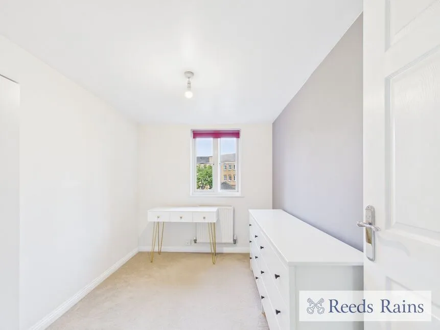Kidman Close, Gidea Park, RM2, photo 8