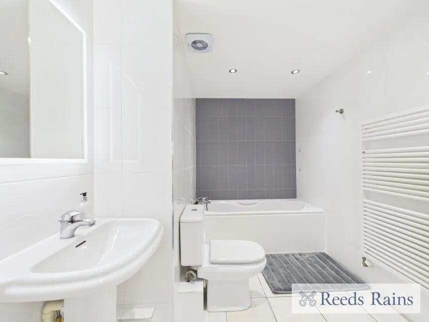 Kidman Close, Gidea Park, RM2, photo 16