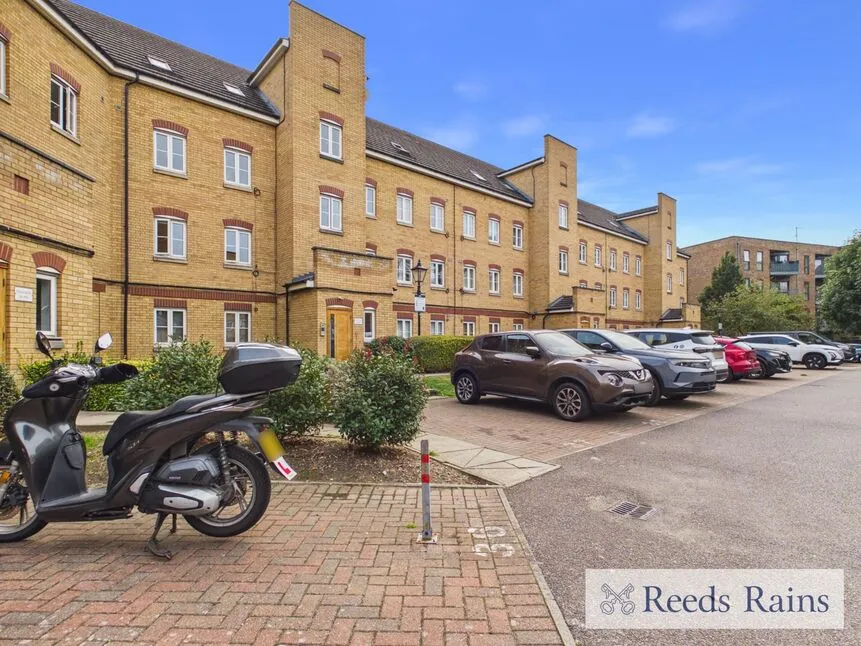 Kidman Close, Gidea Park, RM2, photo 5