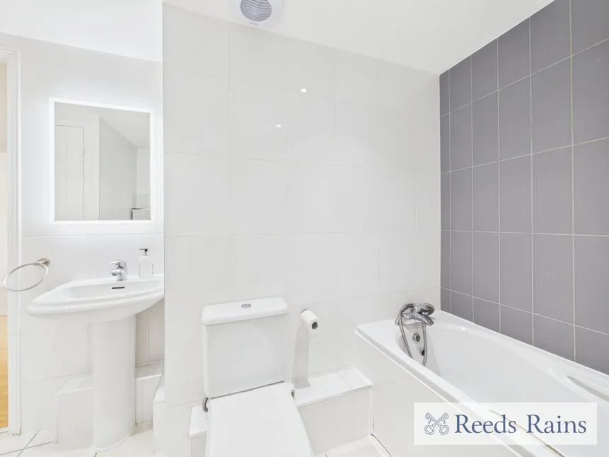 Kidman Close, Gidea Park, RM2, photo 17