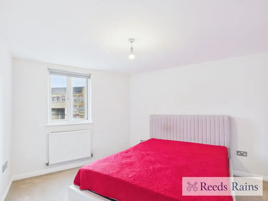 Kidman Close, Gidea Park, RM2, photo 6