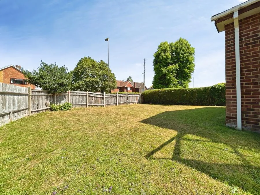 Aldershot Road, Fleet, GU51, photo 10