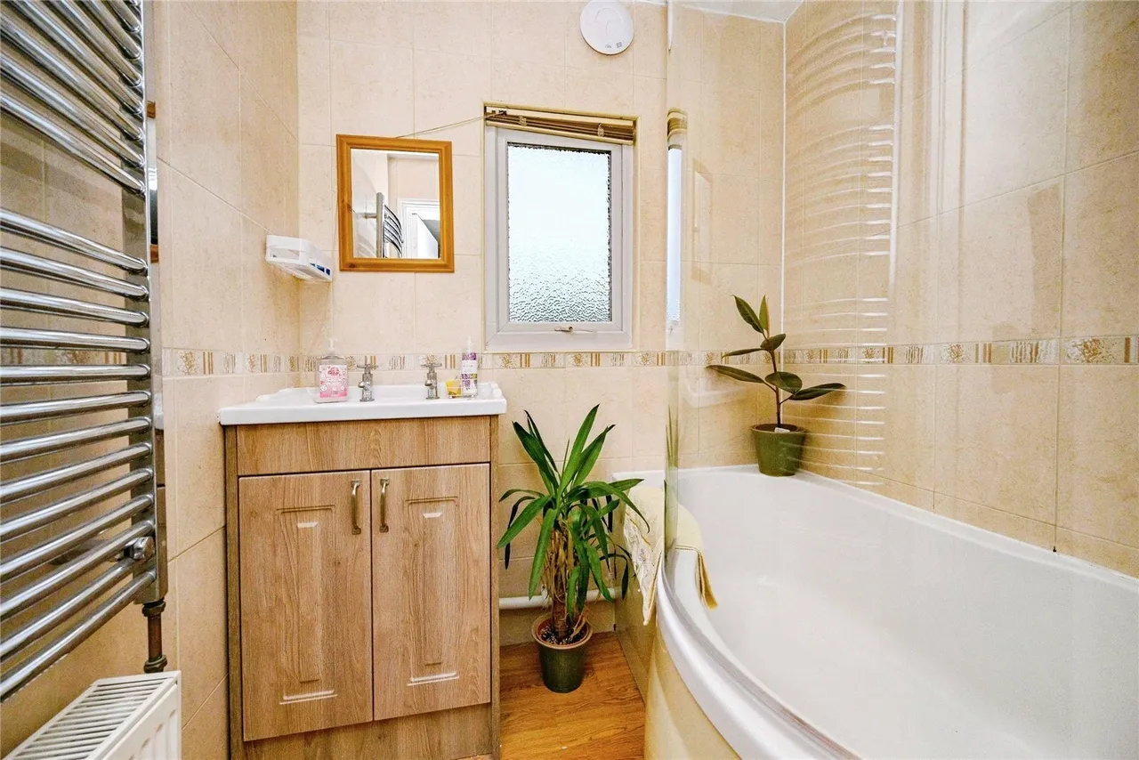 Dunstable Road, Toddington, Dunstable, Bedfordshire, LU5, photo 13