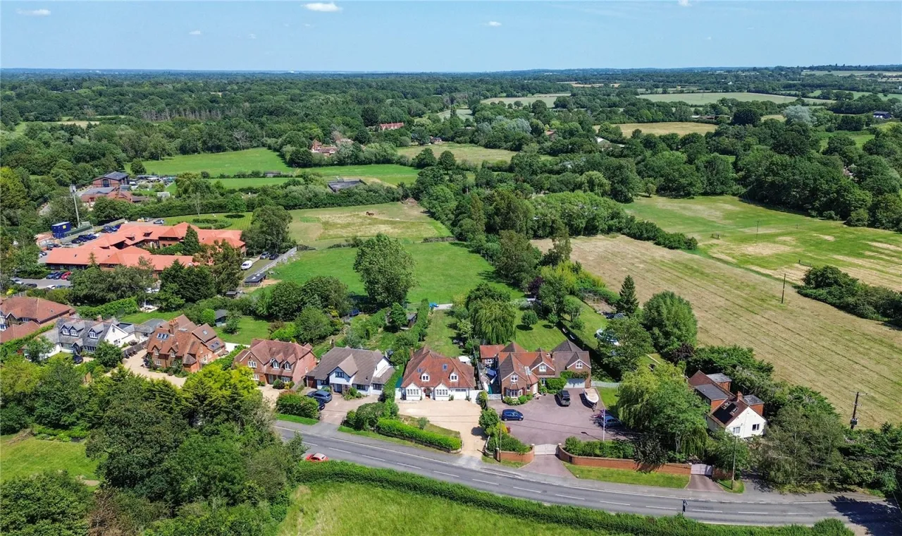 Wokingham Road, Hurst, RG10, photo 37
