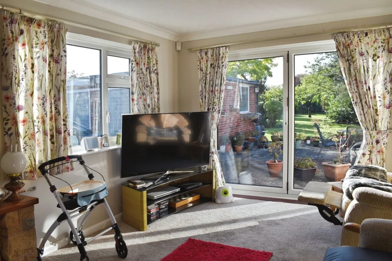 St Peters Close, Farndon, NG24, photo 3