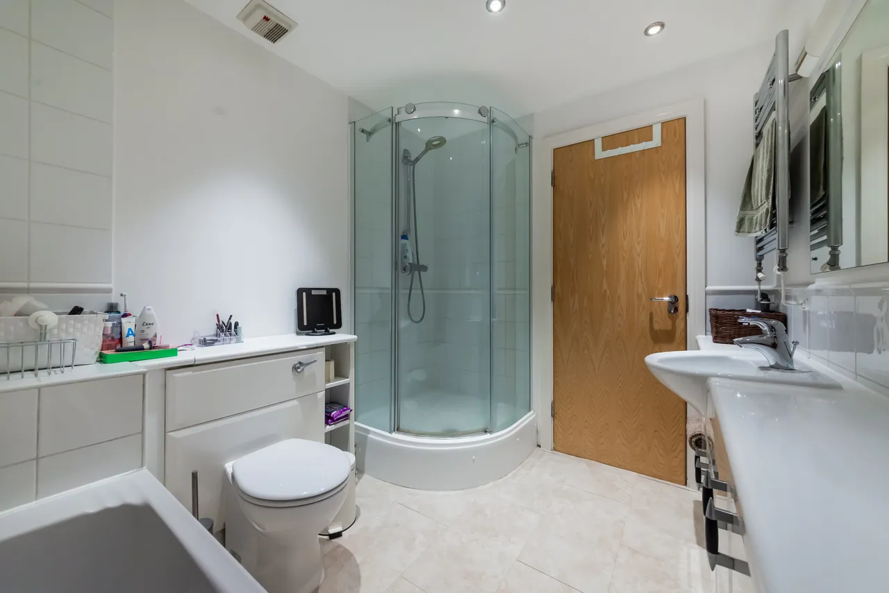 Western Beach Apartments, Hanover Avenue, London E16, photo 8