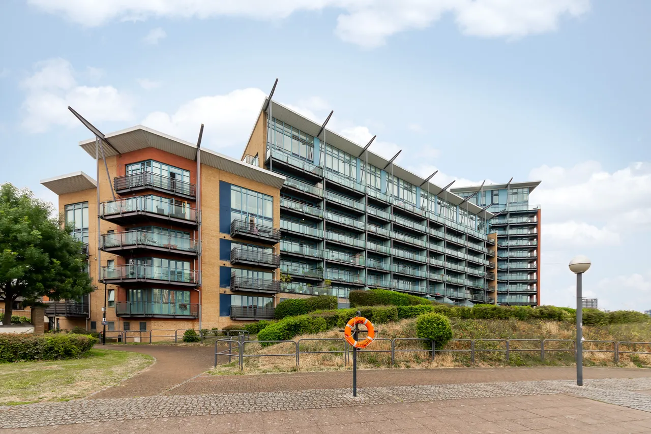 Western Beach Apartments, Hanover Avenue, London E16, photo 10