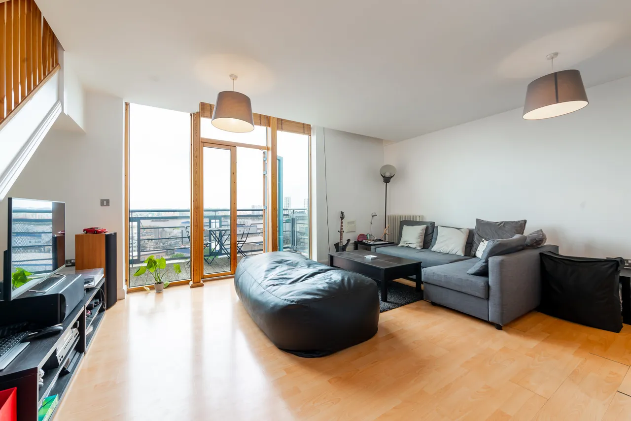 1 bed property for sale — Western Beach Apartments, Hanover Avenue, London E16