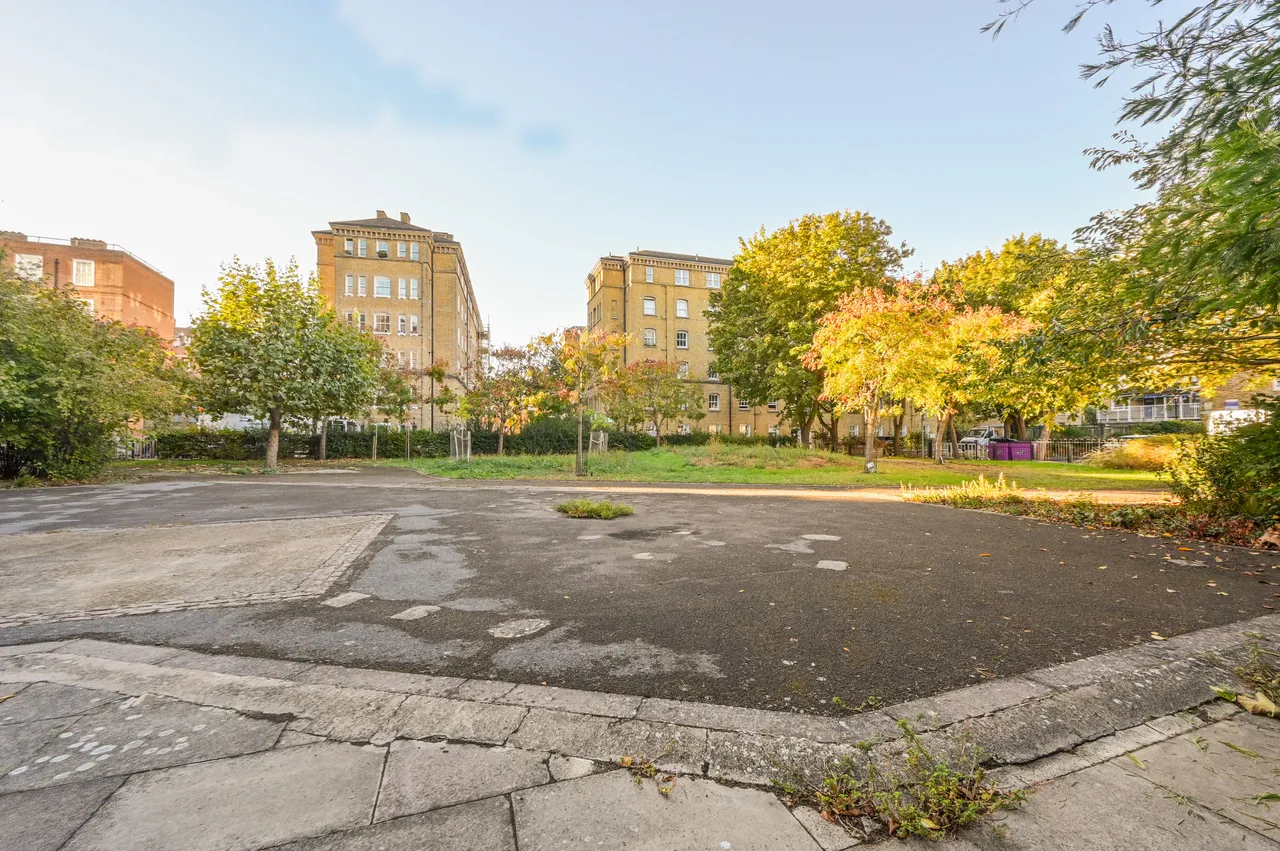 London, E1W, photo 11