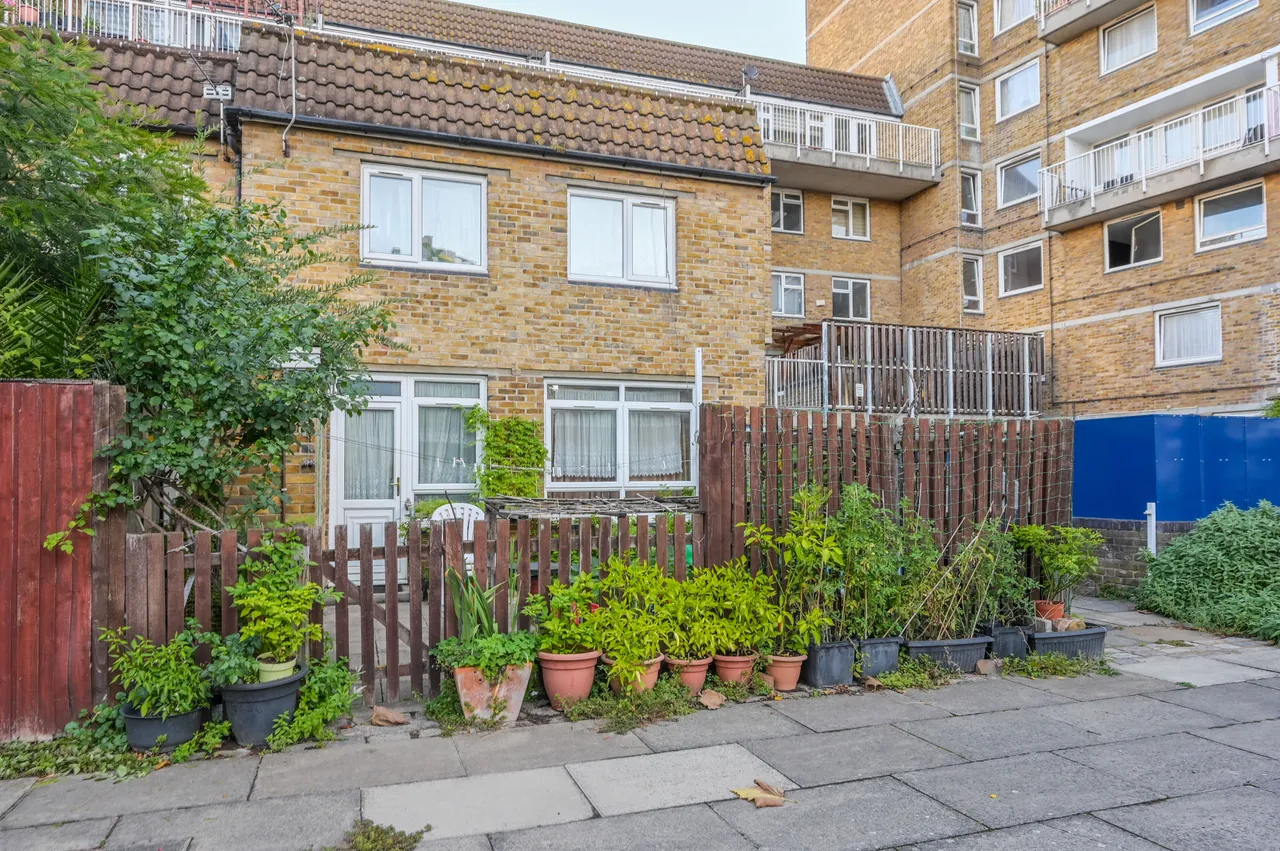 London, E1W, photo 4