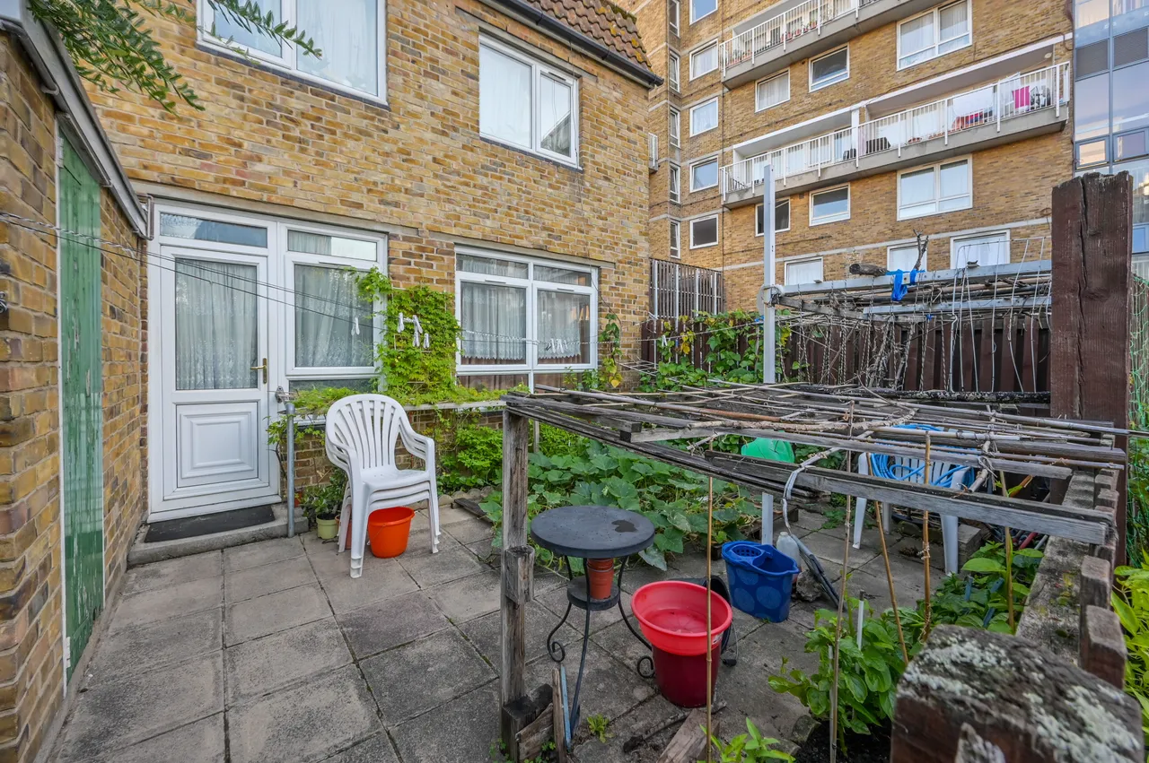 London, E1W, photo 13