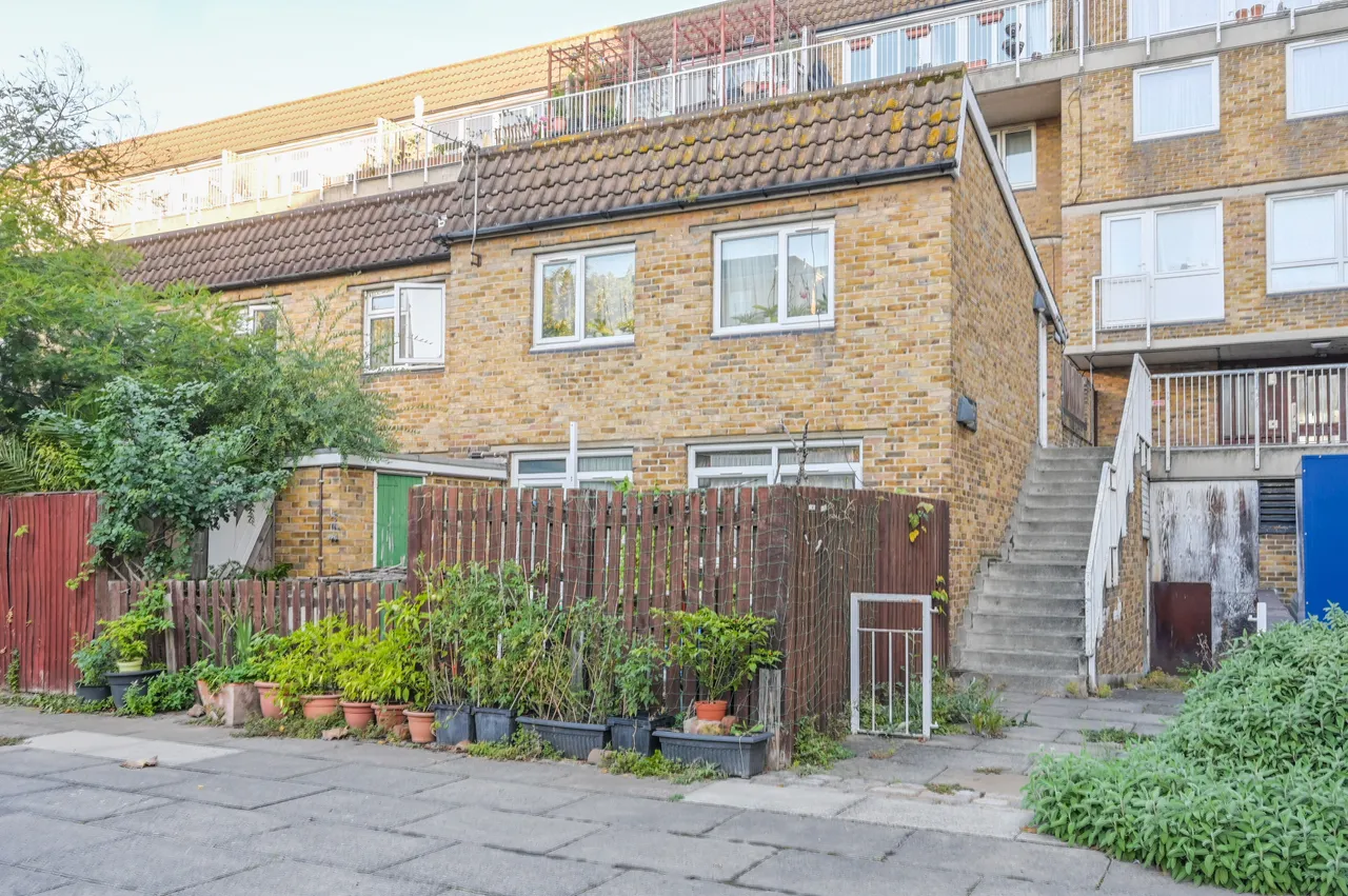 London, E1W, photo 12