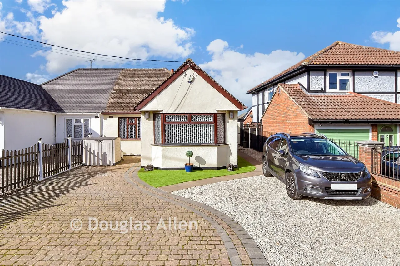 2 bed house for sale, Hill Avenue, Wickford, SS11