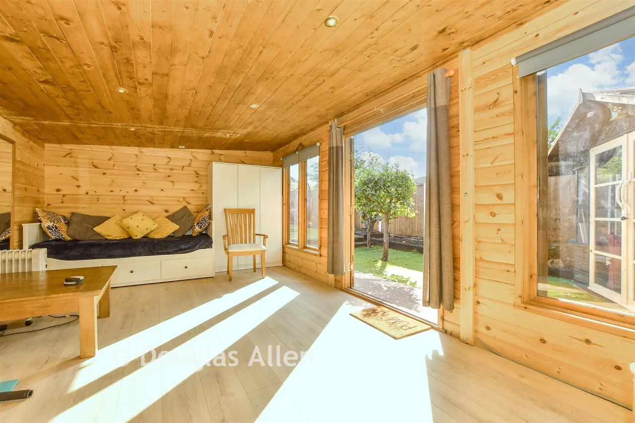 Hill Avenue, Wickford, SS11, photo 13