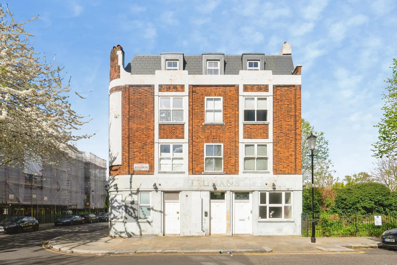2 bed flat for sale — Bosworth Road, London