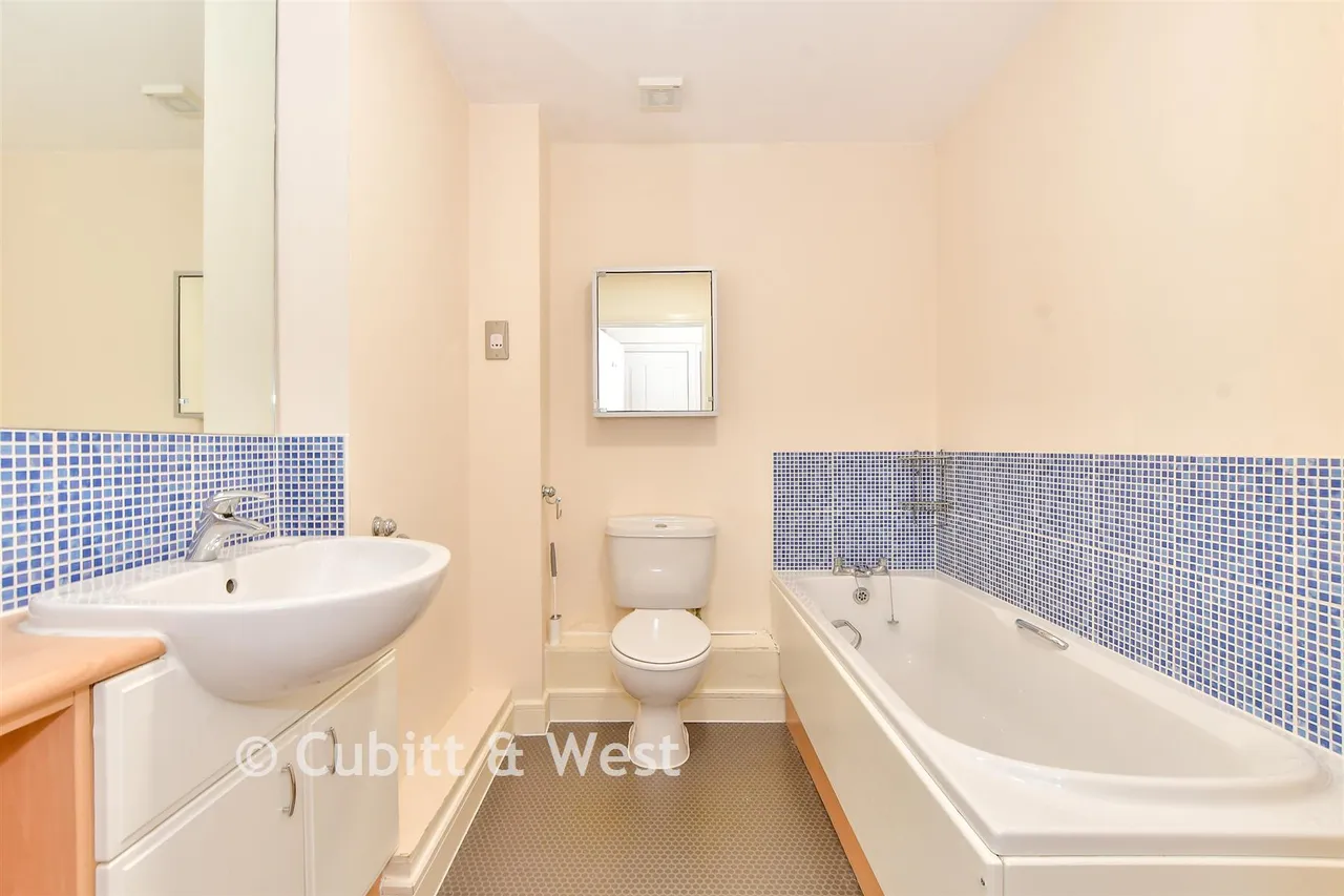 Gisors Road, Southsea, PO4, photo 9