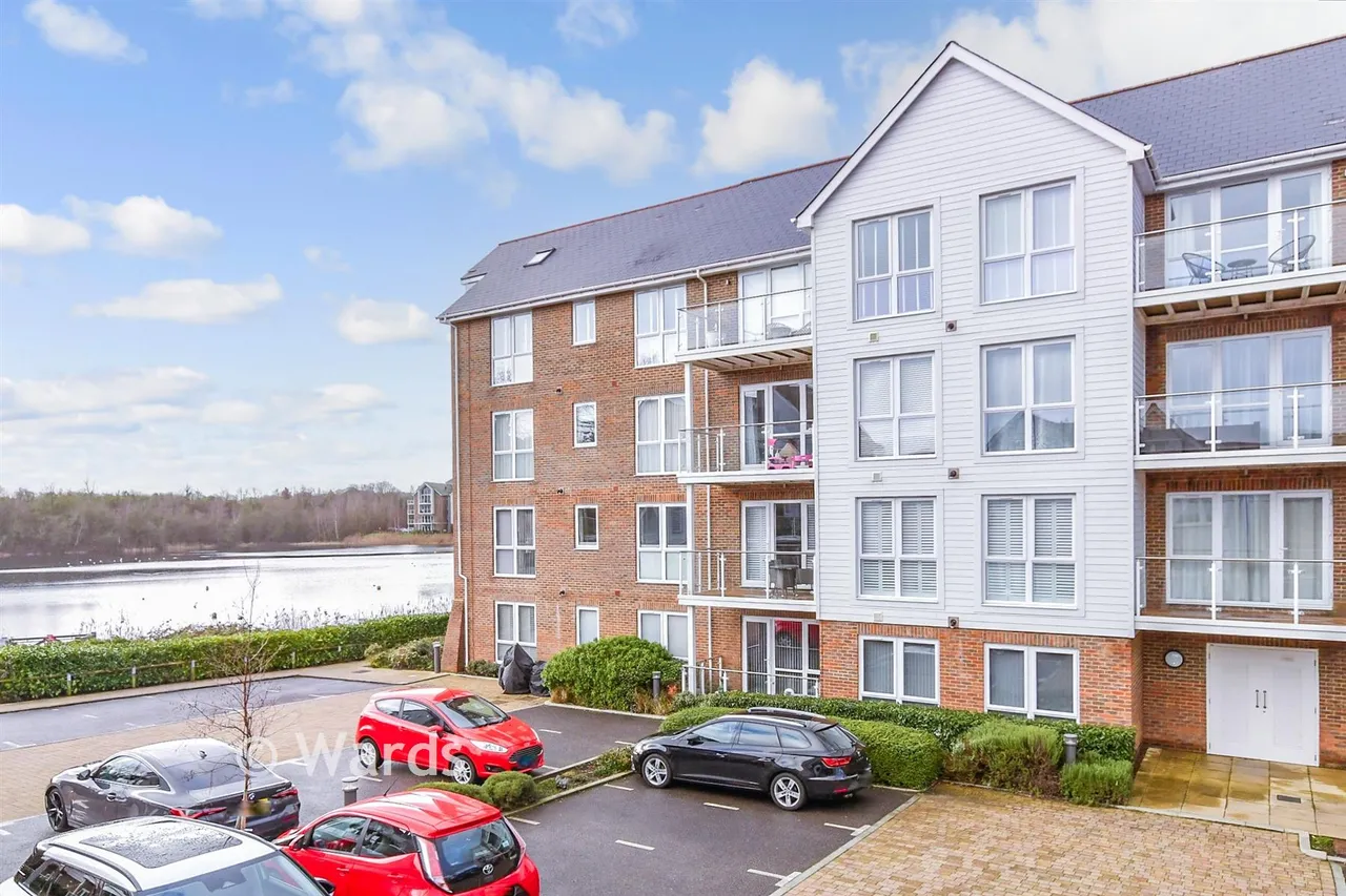 2 bed flat for sale, Walters Close, Snodland, ME6