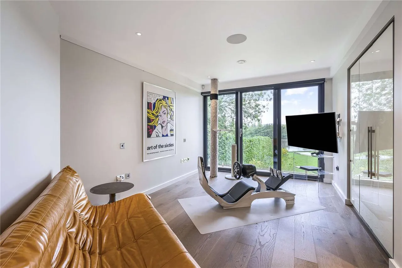 Stonehouse Lane, Cookham, Maidenhead, SL6 9TP, photo 11