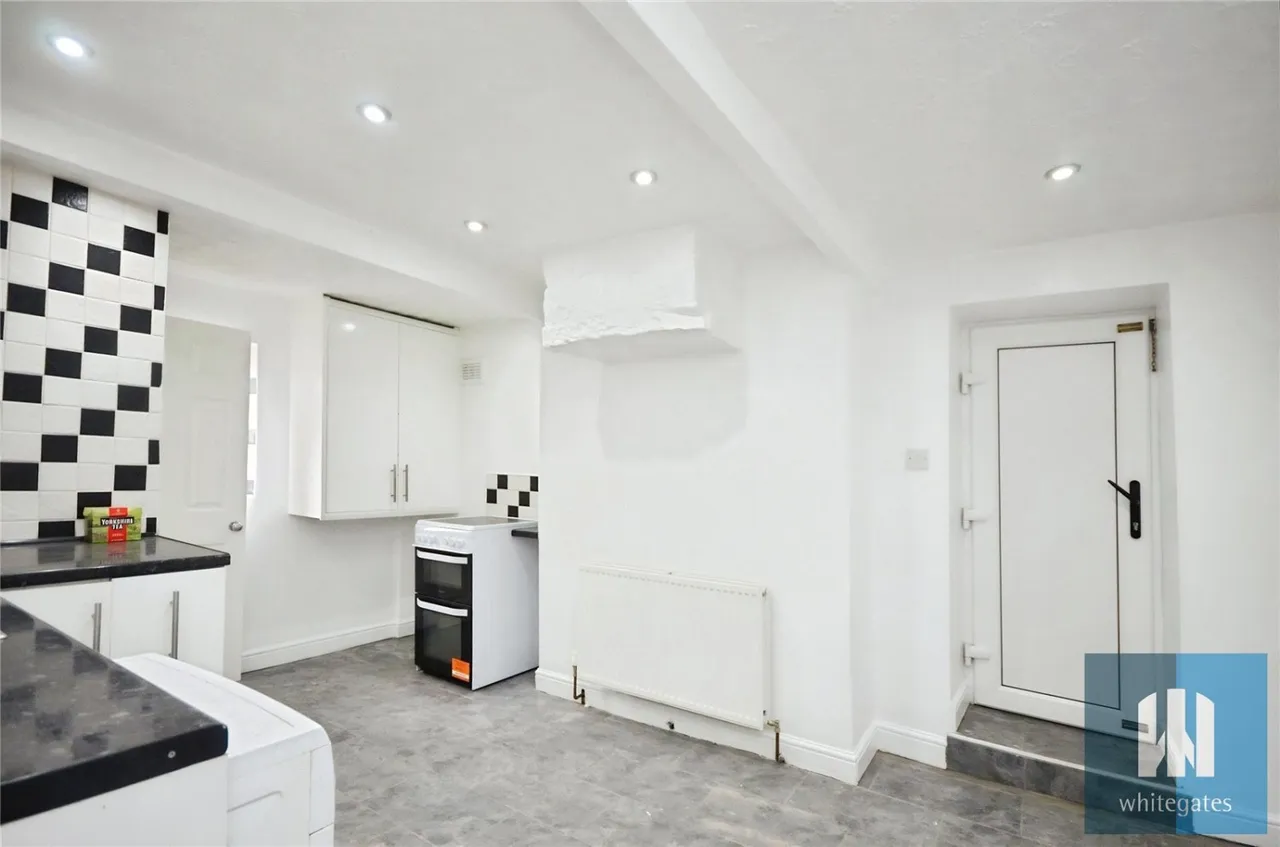 Huddersfield Road, Mirfield, WF14, photo 2