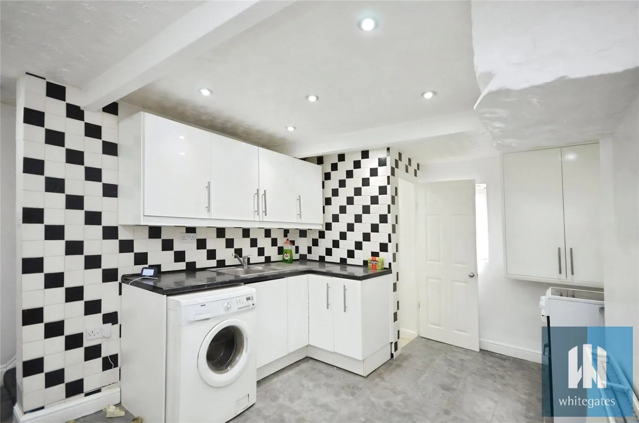 Huddersfield Road, Mirfield, WF14, photo 10