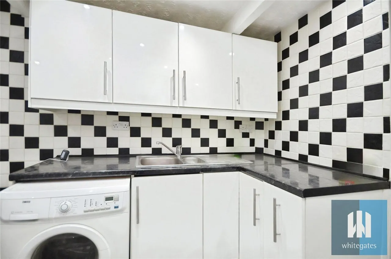 Huddersfield Road, Mirfield, WF14, photo 14