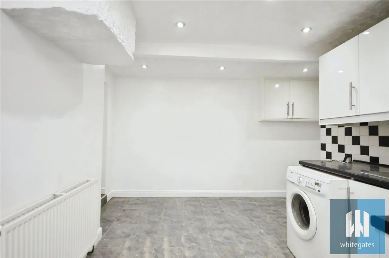 Huddersfield Road, Mirfield, WF14, photo 3