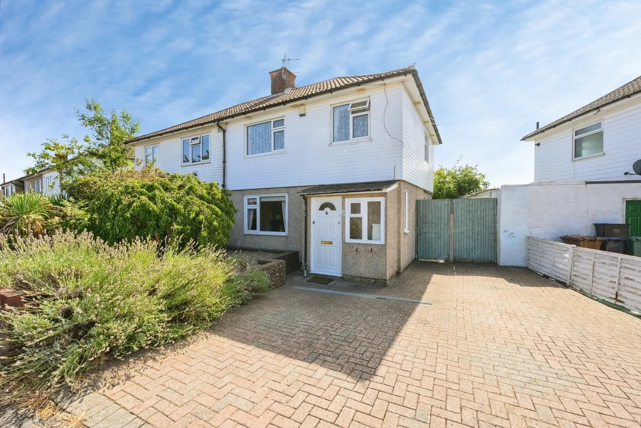 3 bed house for sale, Radstock Way, Merstham, RH1