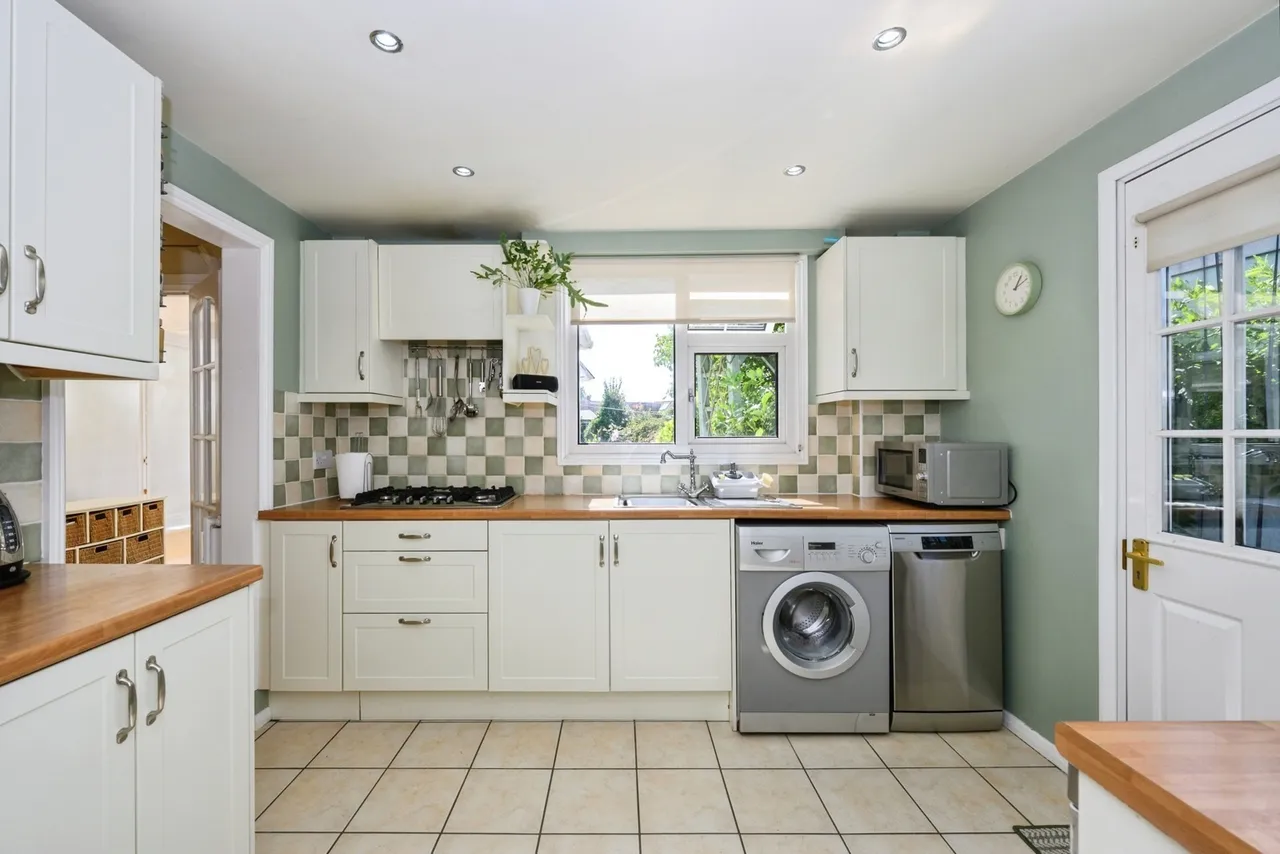 Radstock Way, Merstham, RH1, photo 2