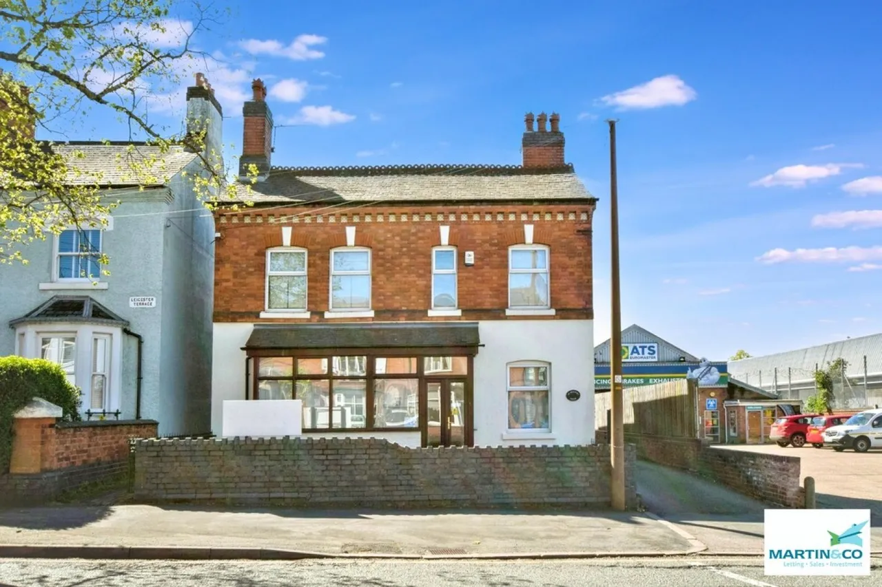 4 bed house for sale, Leicester Road, Hinckley, LE10