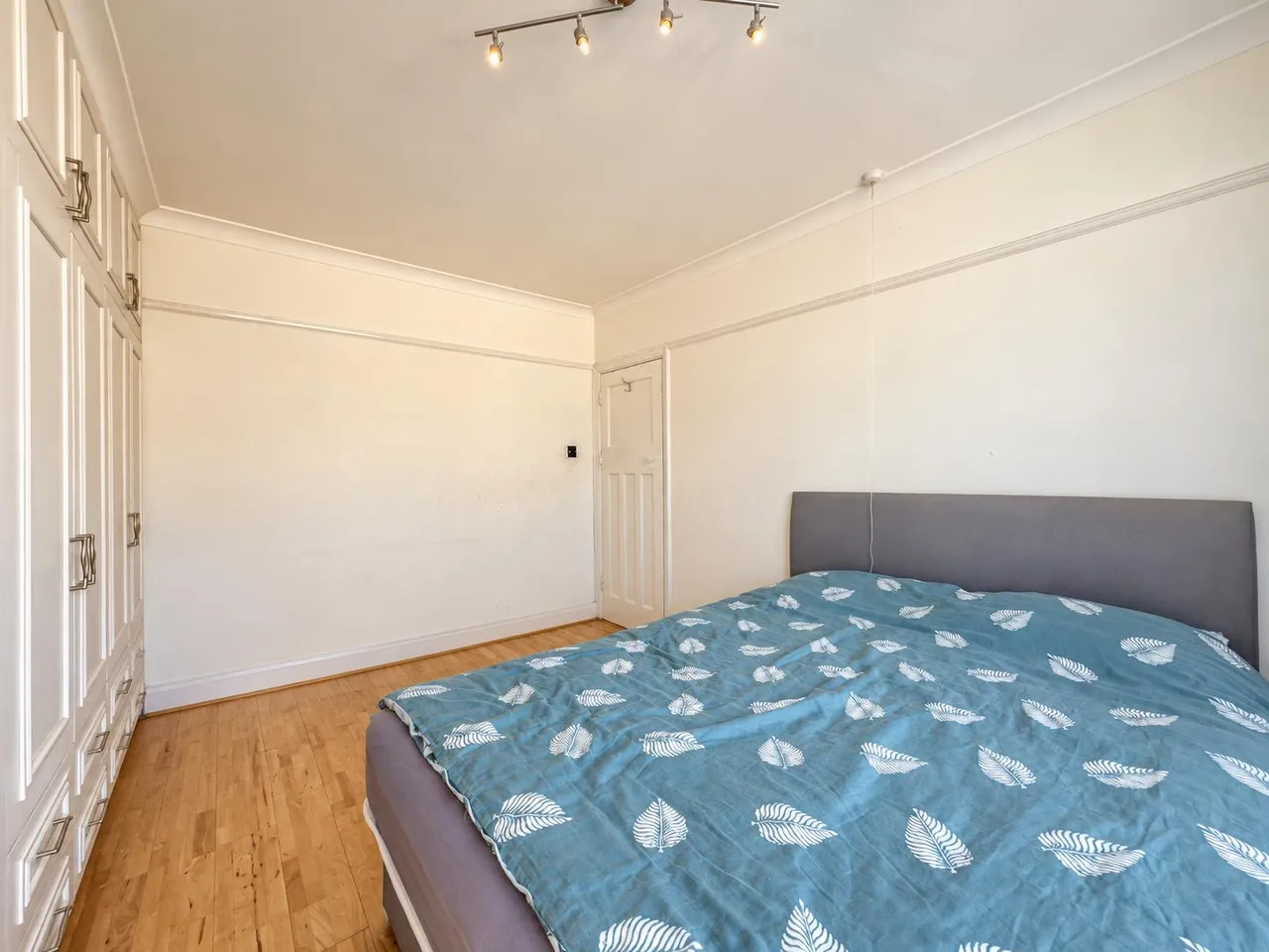 Cambridge Close, Hounslow, TW4, photo 12