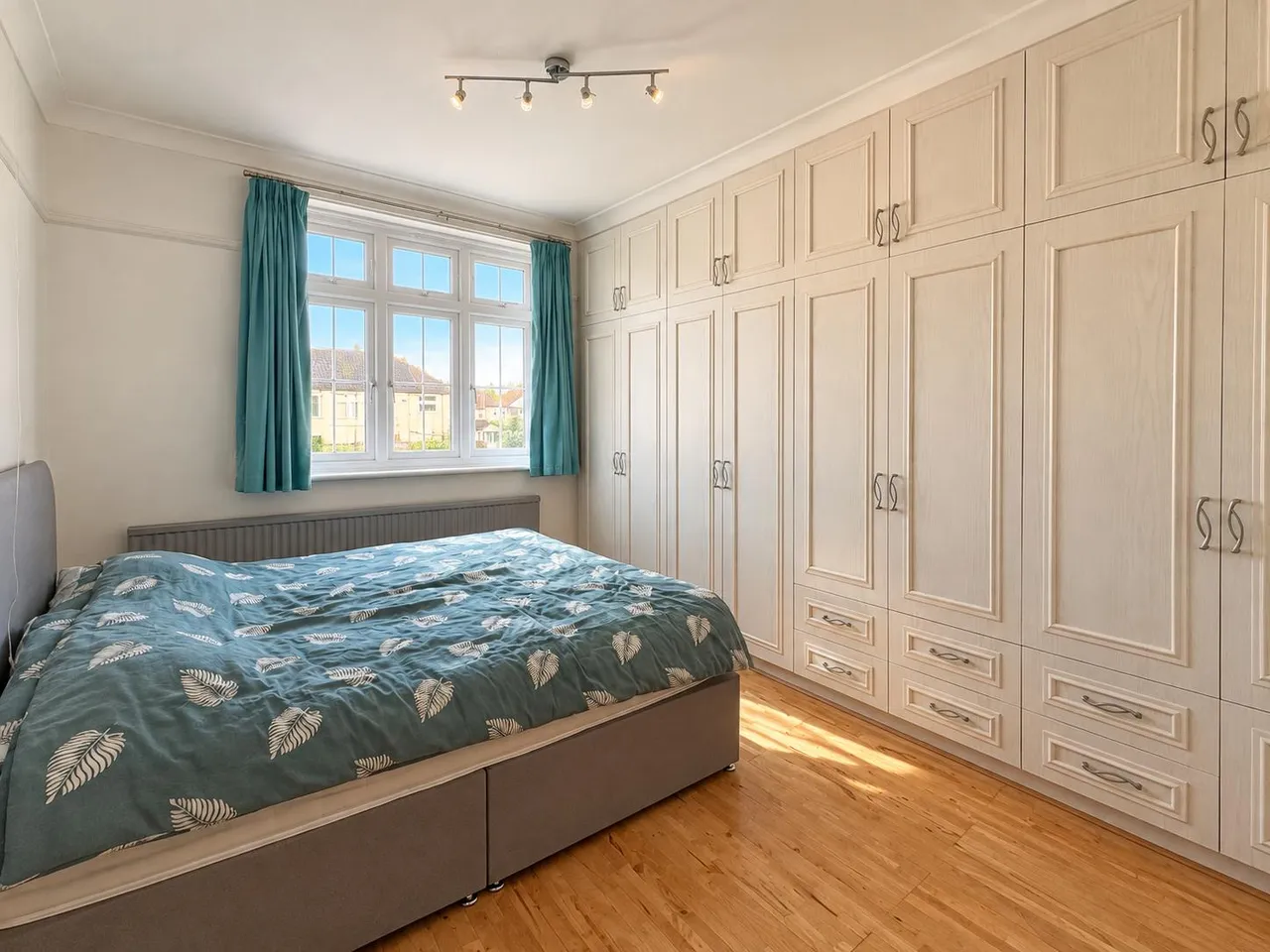 Cambridge Close, Hounslow, TW4, photo 11