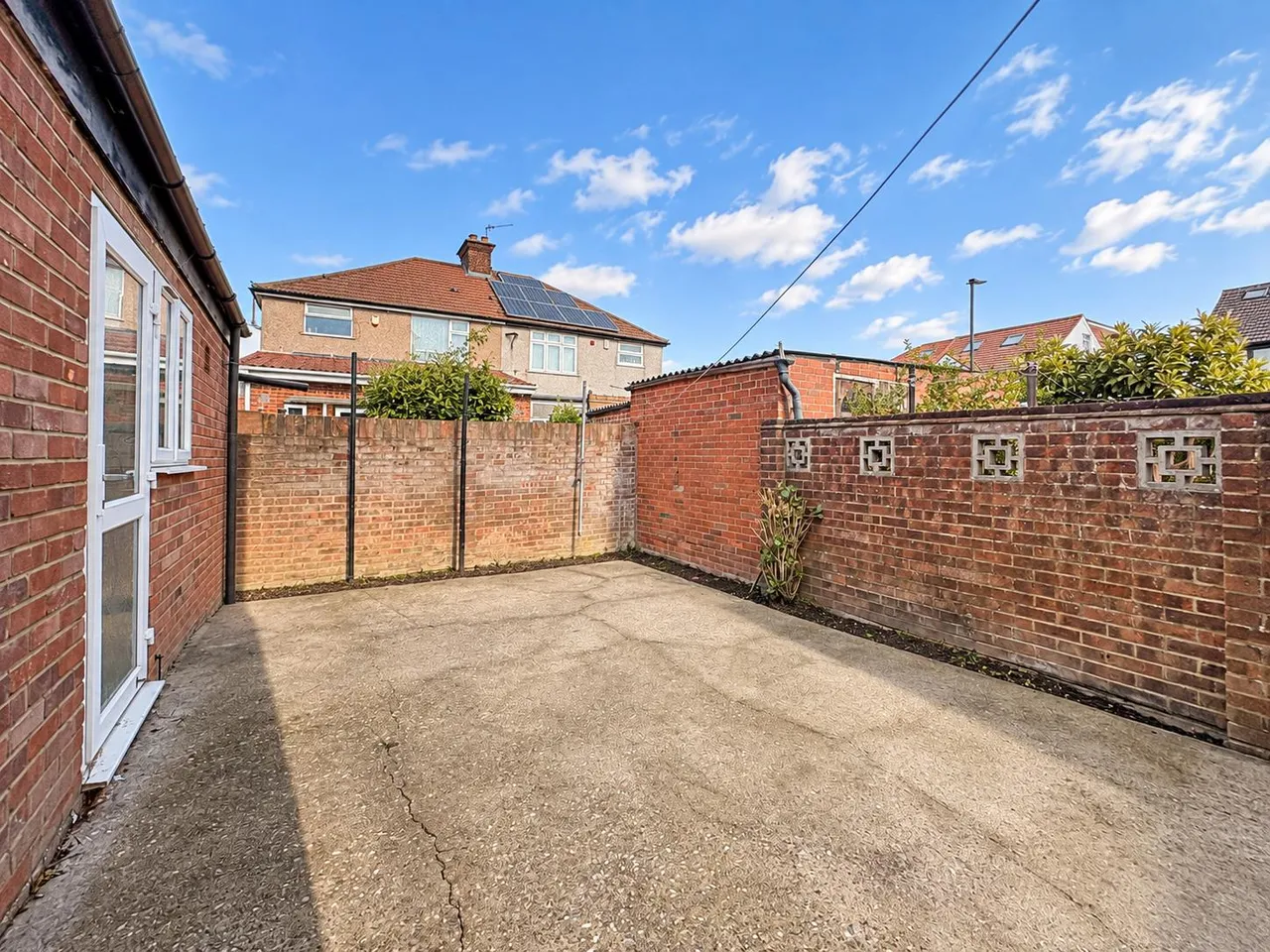 Cambridge Close, Hounslow, TW4, photo 18