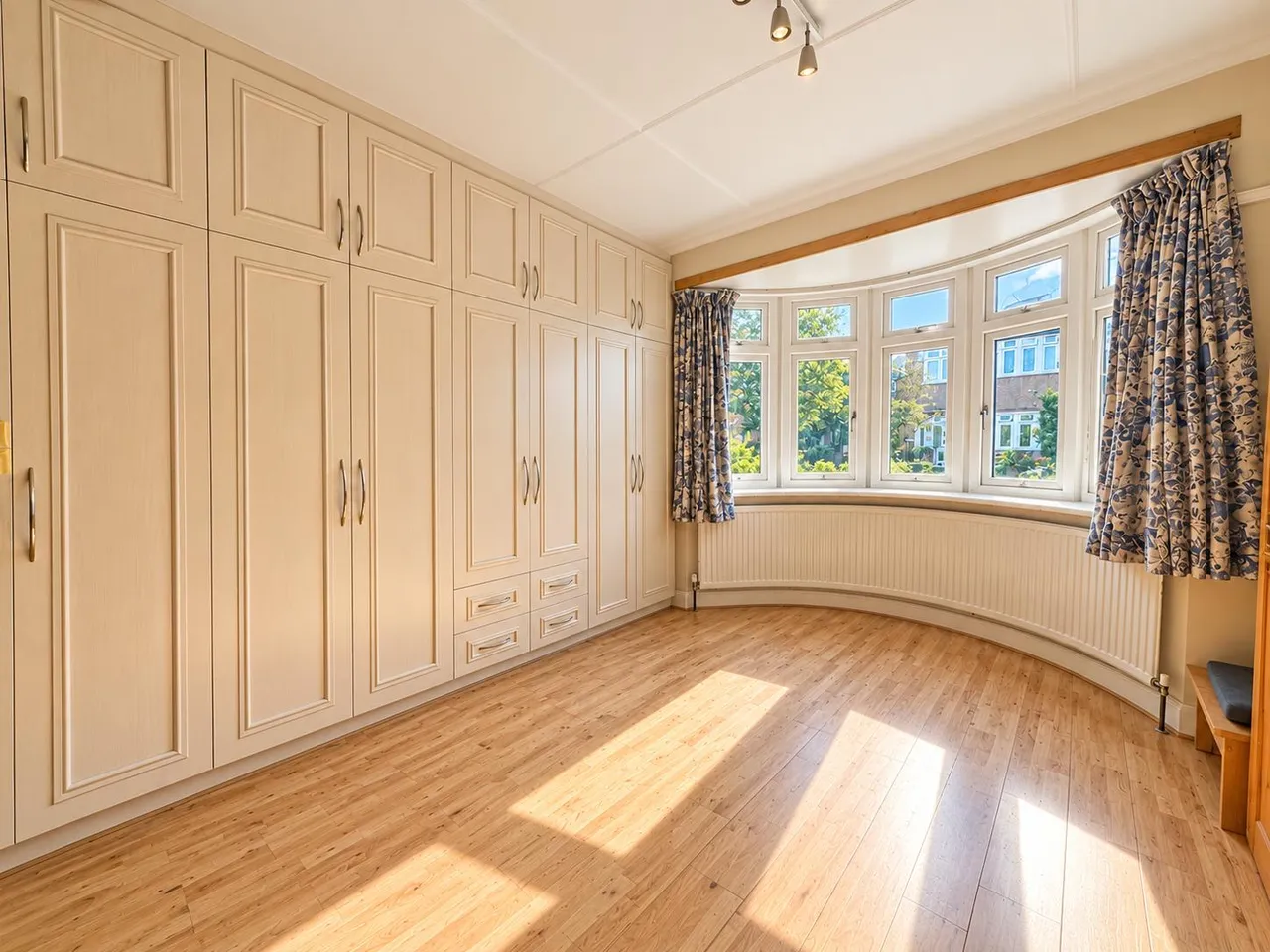 Cambridge Close, Hounslow, TW4, photo 2