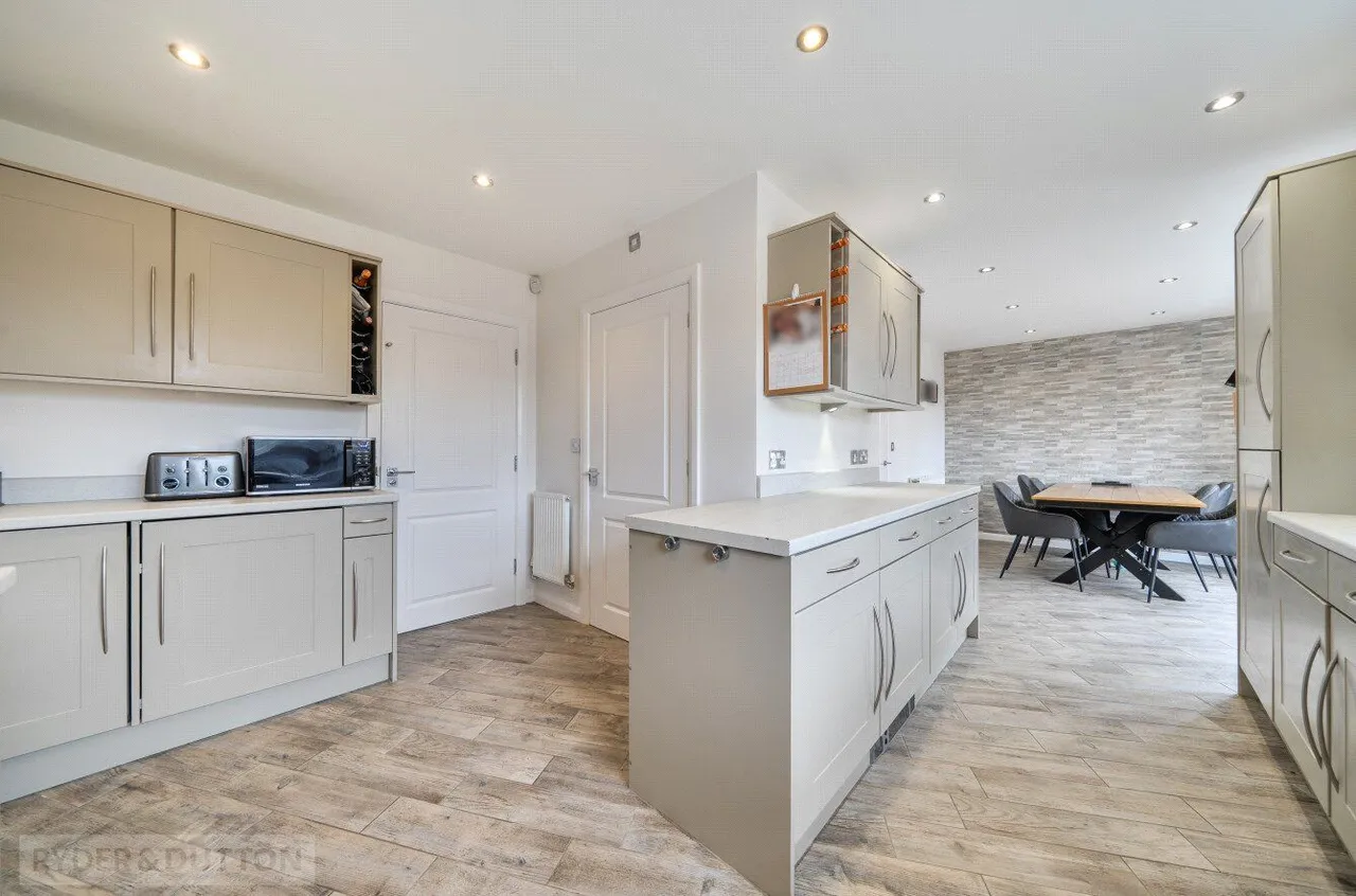 The Crescent, Shaw, OL2, photo 8