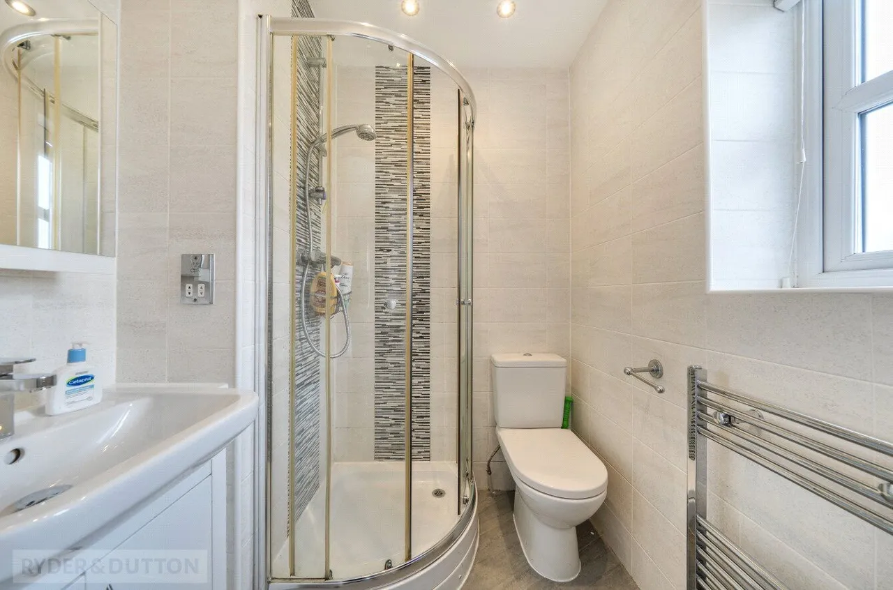The Crescent, Shaw, OL2, photo 13