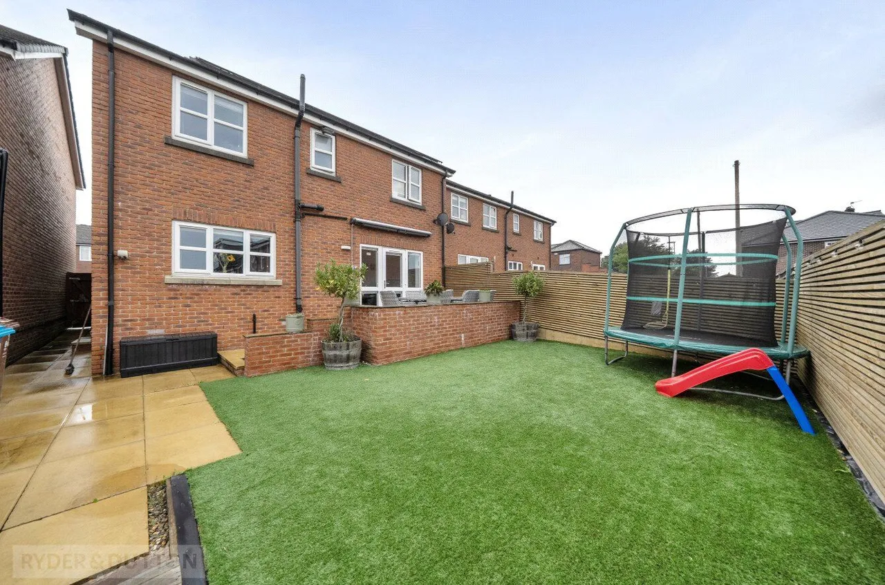 The Crescent, Shaw, OL2, photo 20