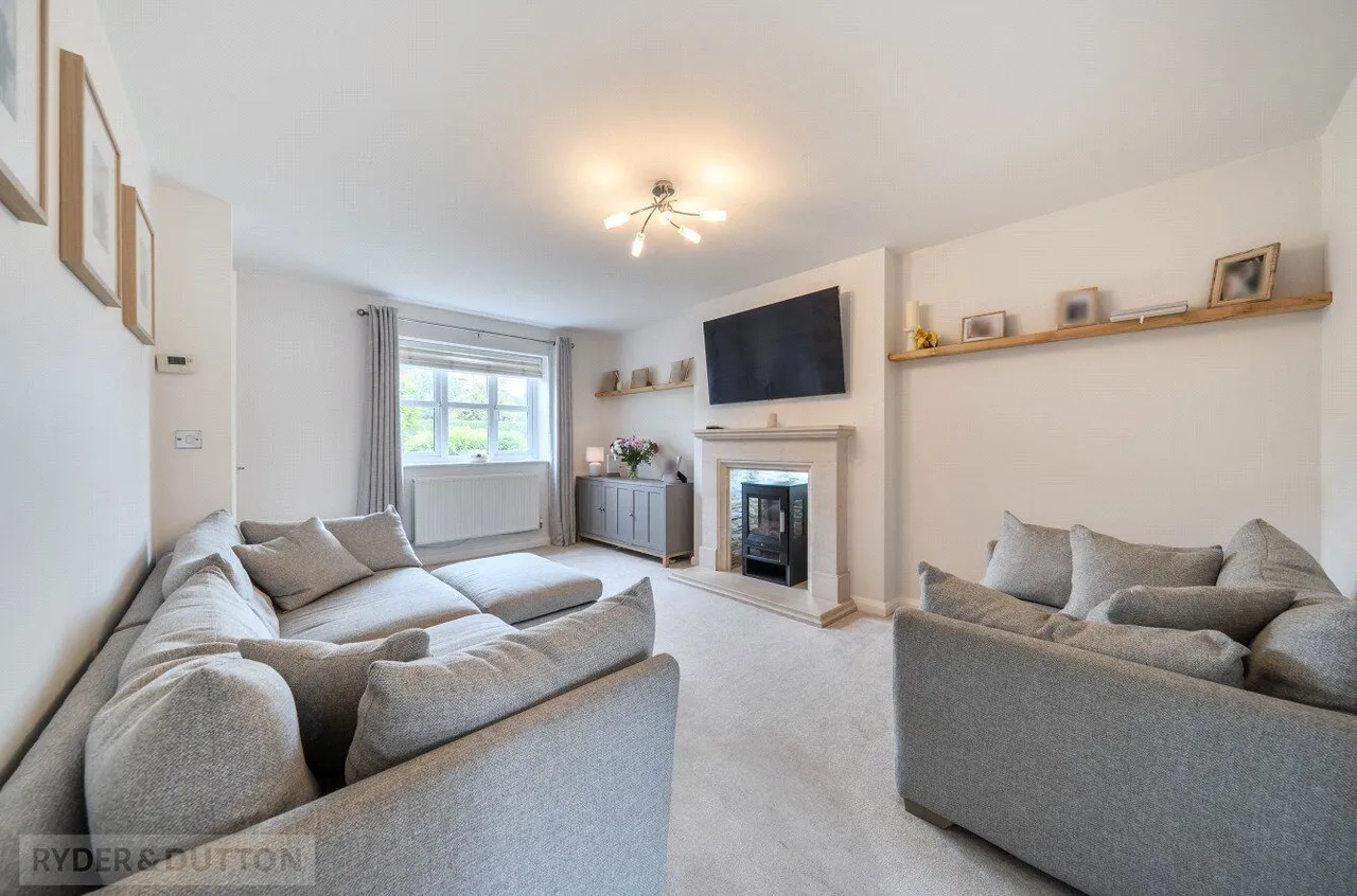The Crescent, Shaw, OL2, photo 4