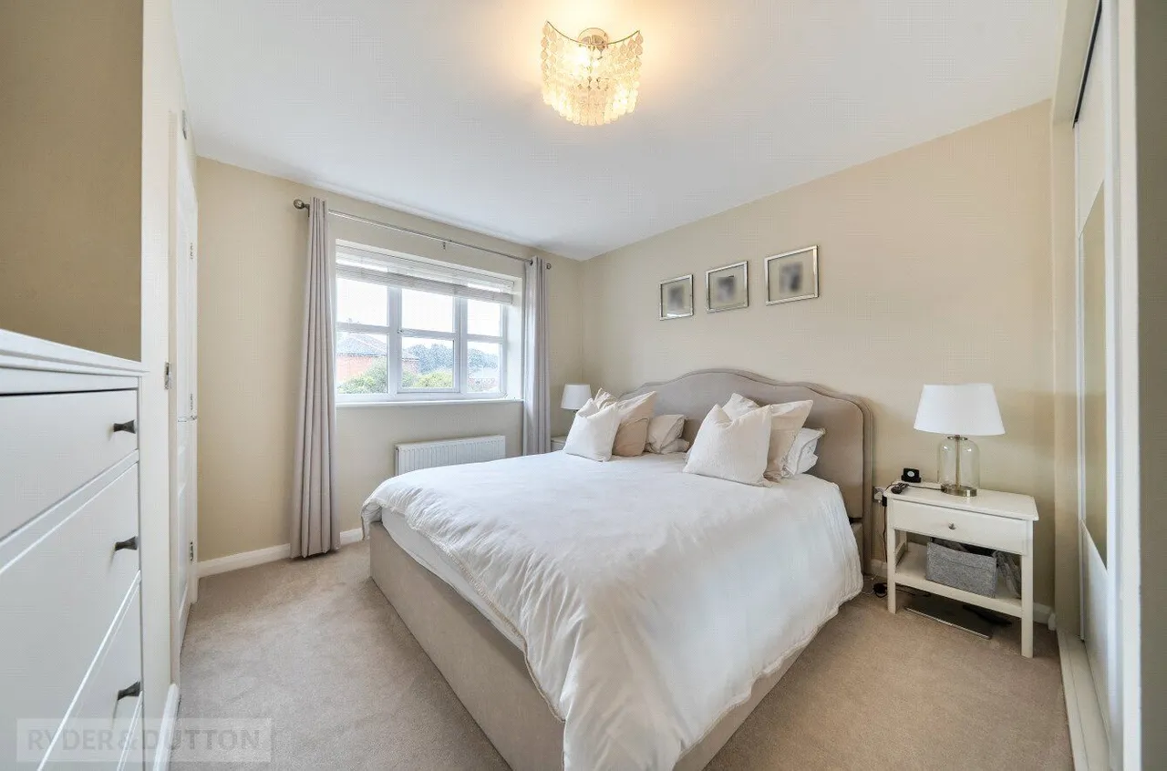 The Crescent, Shaw, OL2, photo 11