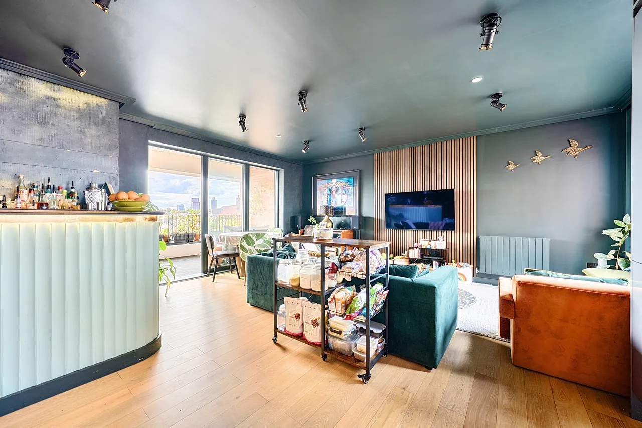 Flat 4 Broadwest Apartments, 245 Wood Street, London, photo 5