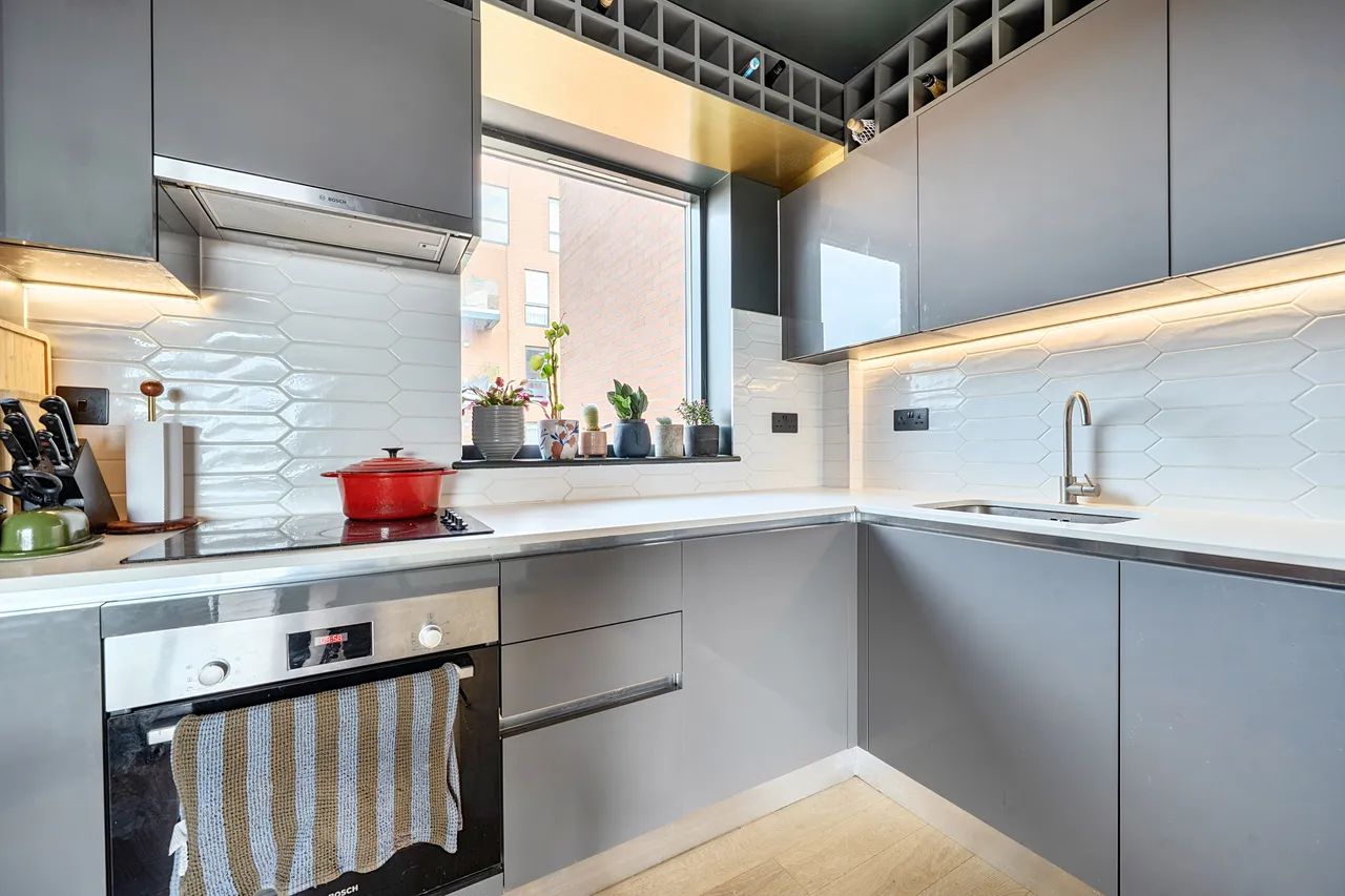 Flat 4 Broadwest Apartments, 245 Wood Street, London, photo 7