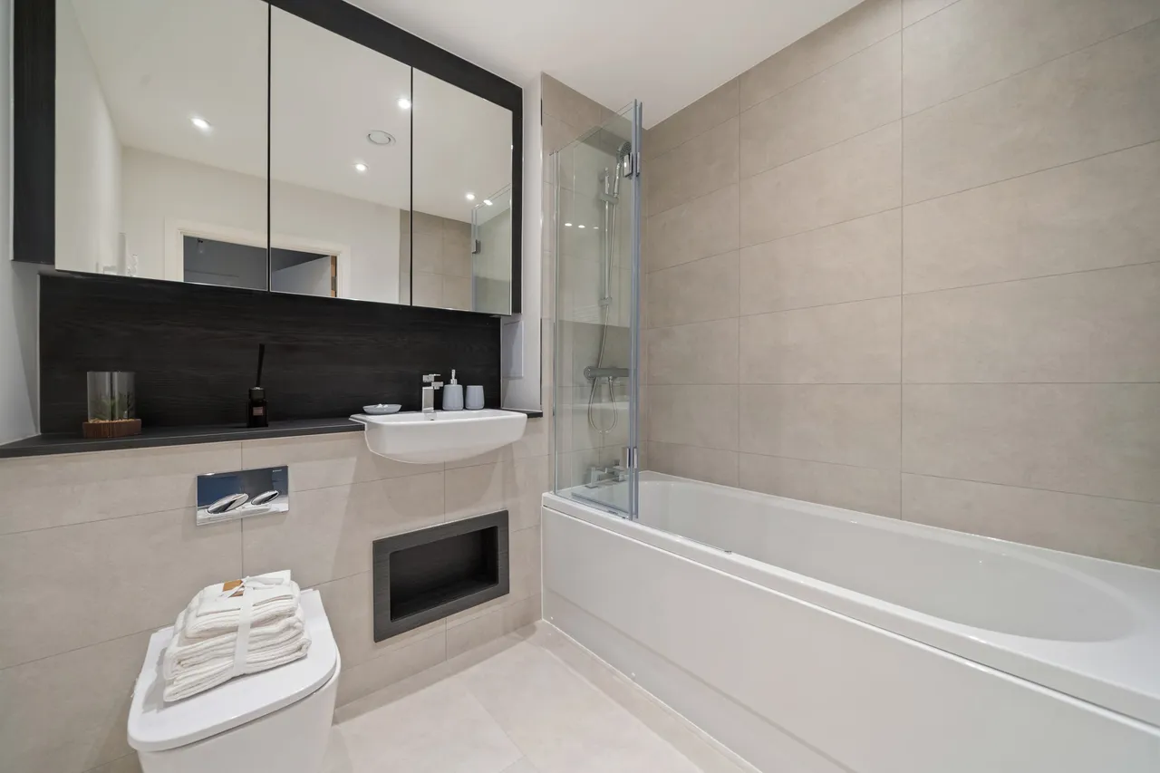Farine Avenue, London, UB3, photo 11