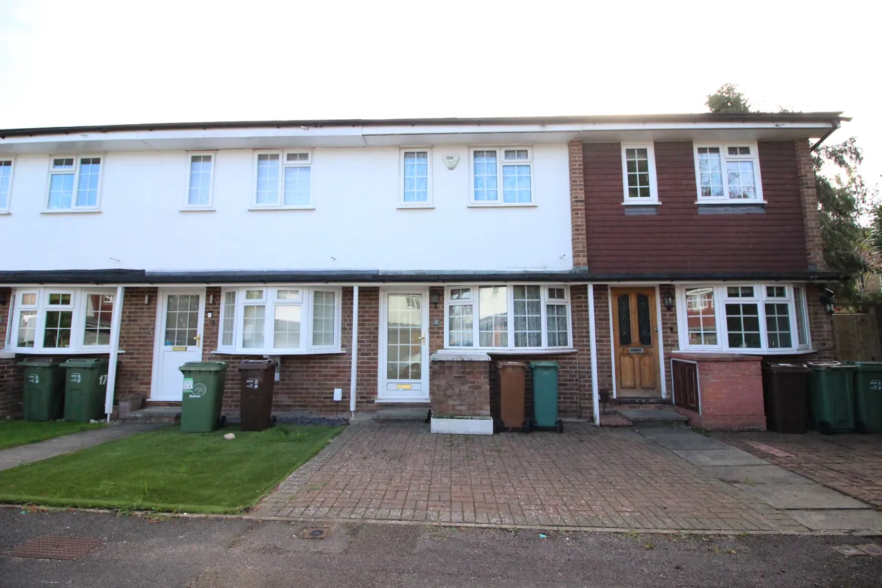 property for sale — Trent Way, WORCESTER PARK, Surrey, Worcester Park, KT48TW