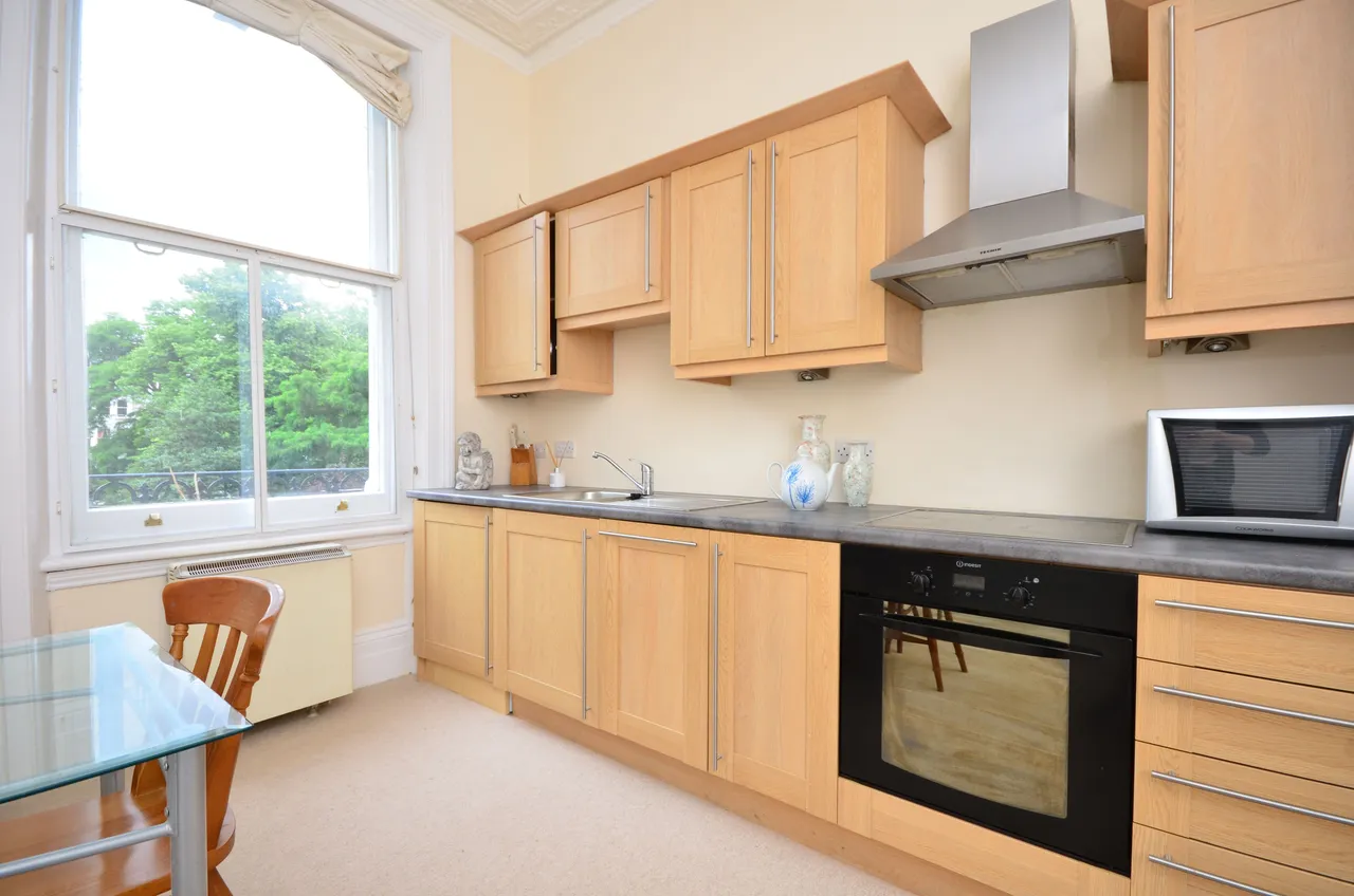 Flat 25, 20 Redcliffe Square, London, photo 3