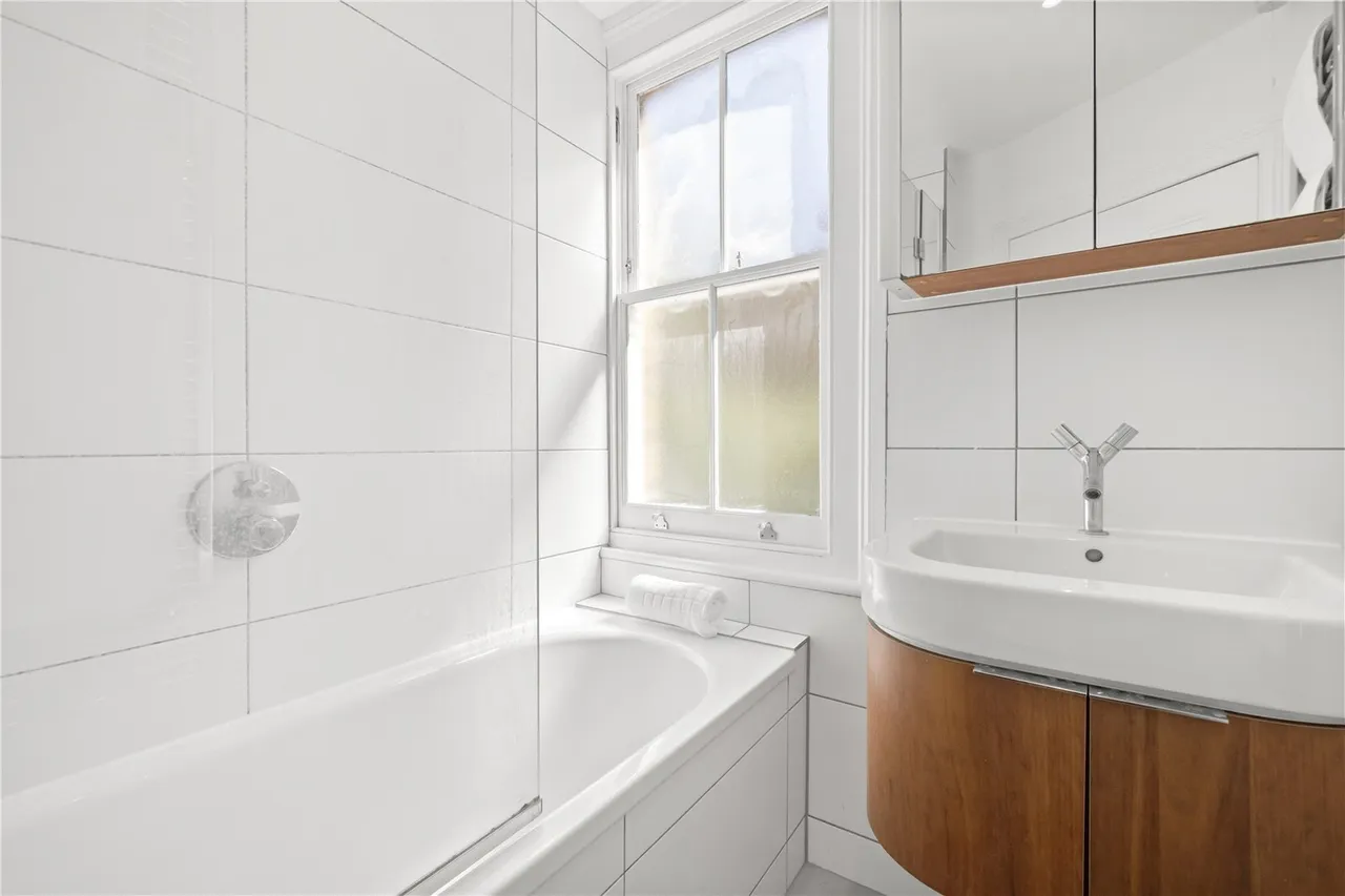 Byrne Road, London, SW12, photo 13
