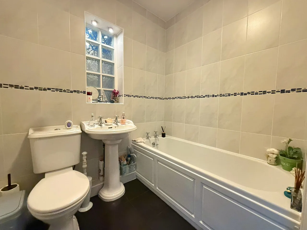 Kendal Avenue, Sale, photo 12