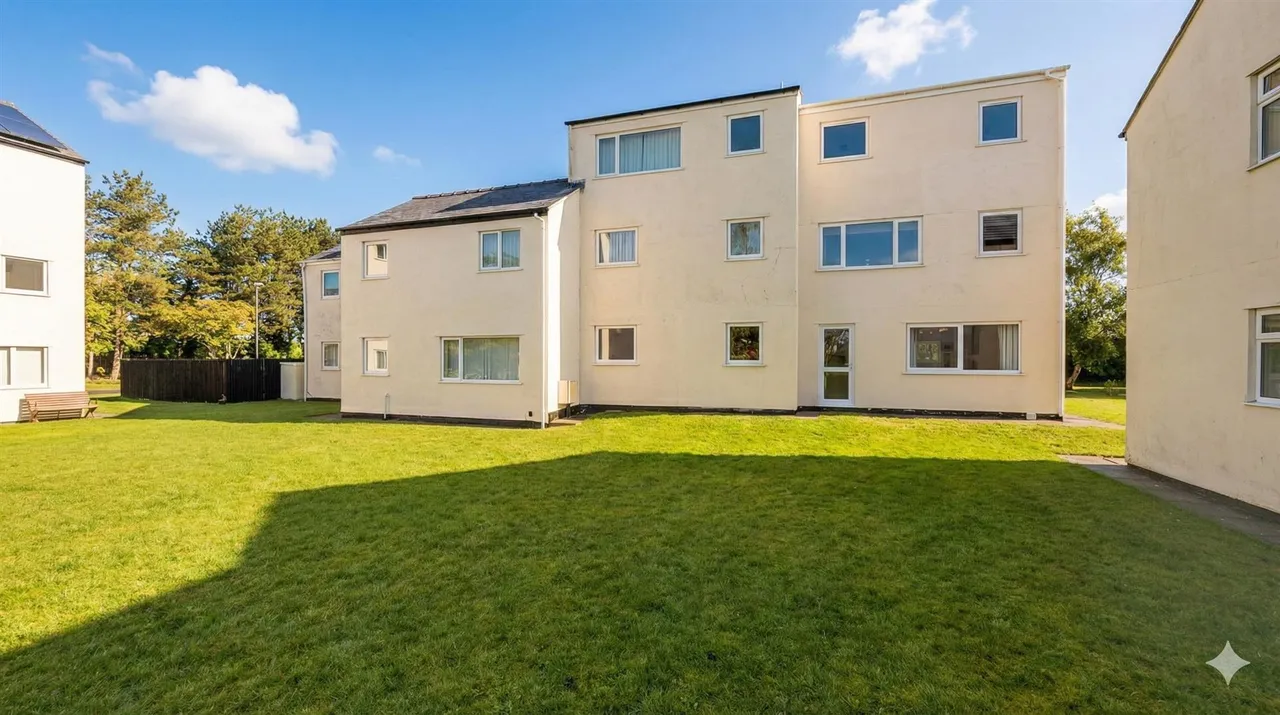 3 bed flat for sale, Glan Gors, Harlech, LL46