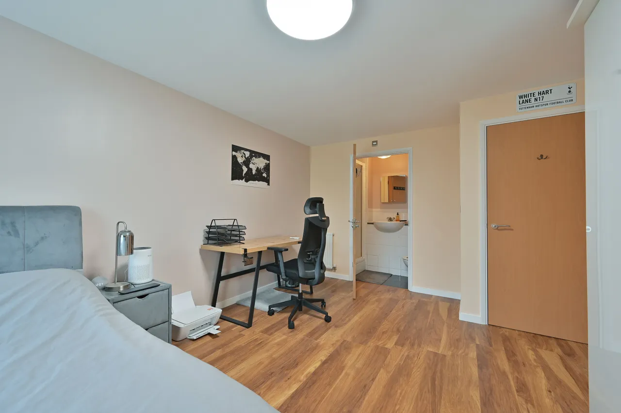 Watford, WD18, photo 6