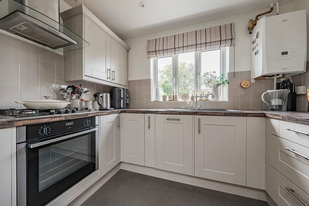 Buchan Close, Cowley, UB8, photo 7