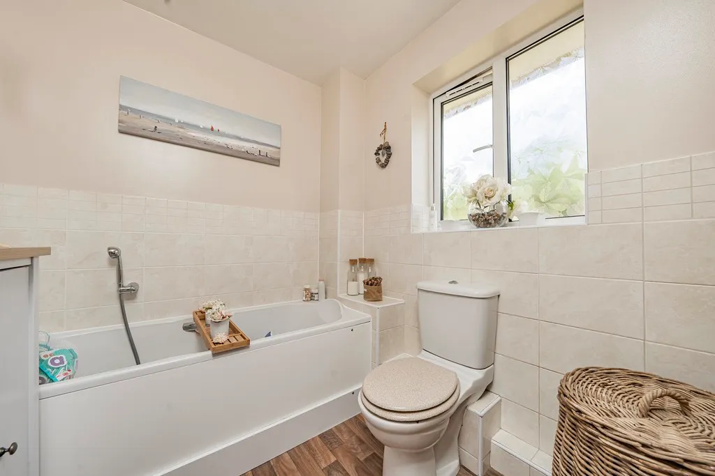 Buchan Close, Cowley, UB8, photo 21