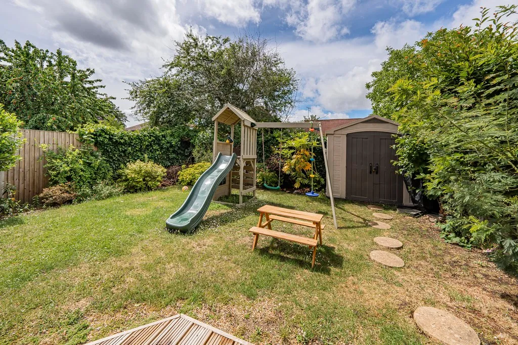 Buchan Close, Cowley, UB8, photo 28